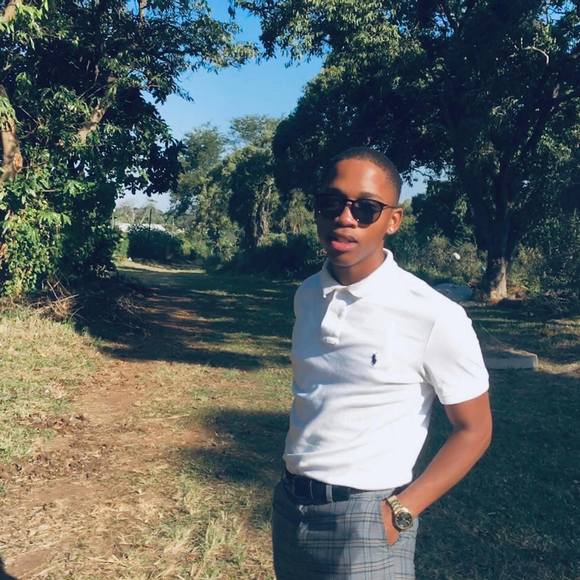 Poshmark profile picture for @ndumiso
